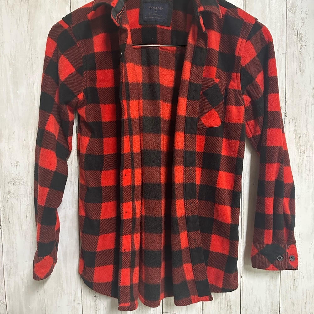 TWO Nomad Boys Button Down Flannel Shirts - Navy and Red Plaid Size M - Picture 3 of 9